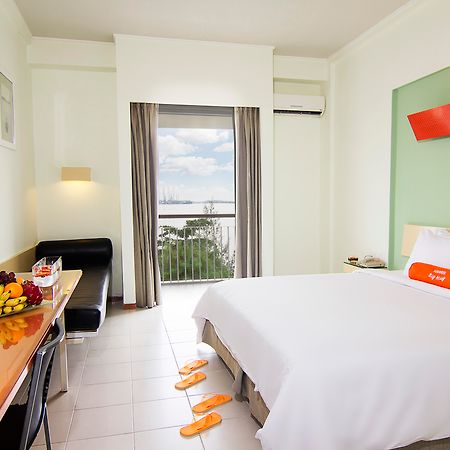 Harris Resort Batam Waterfront Sekupang Εξωτερικό φωτογραφία