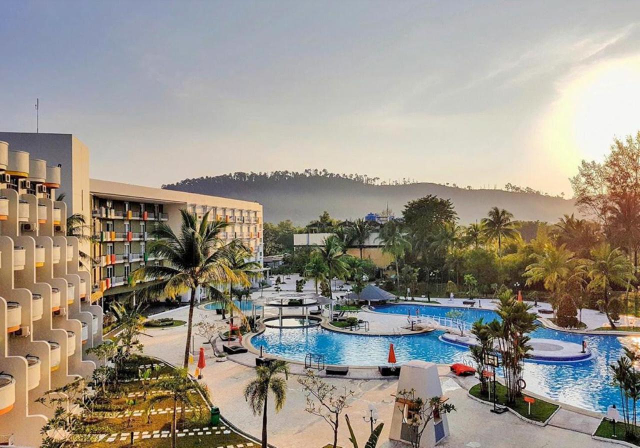 Harris Resort Batam Waterfront Sekupang Εξωτερικό φωτογραφία