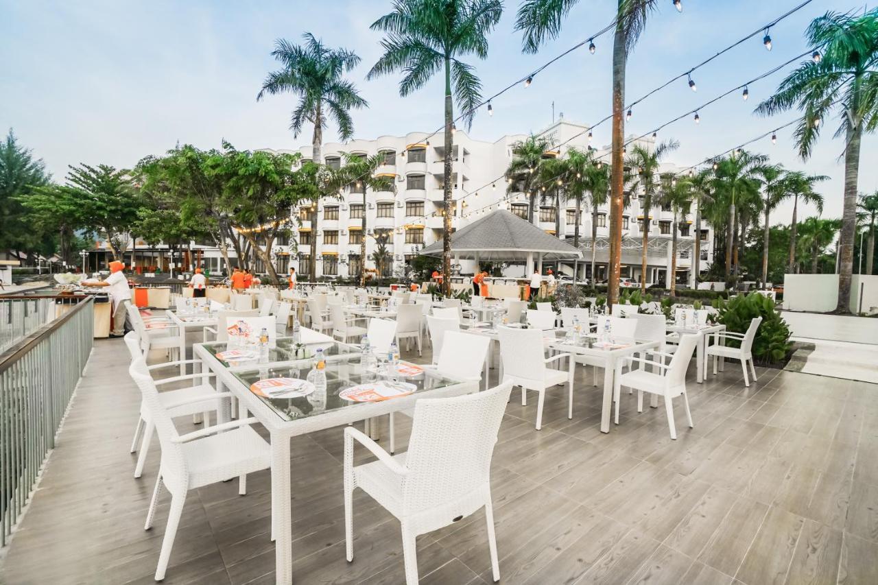 Harris Resort Batam Waterfront Sekupang Εξωτερικό φωτογραφία