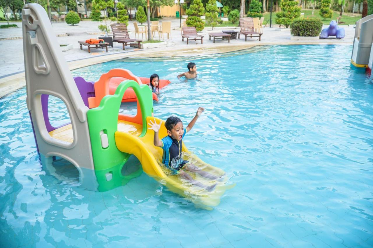 Harris Resort Batam Waterfront Sekupang Εξωτερικό φωτογραφία