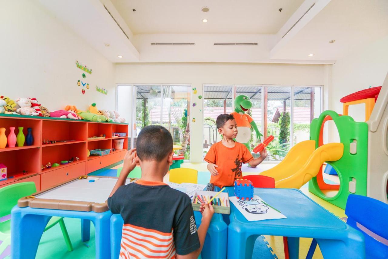 Harris Resort Batam Waterfront Sekupang Εξωτερικό φωτογραφία