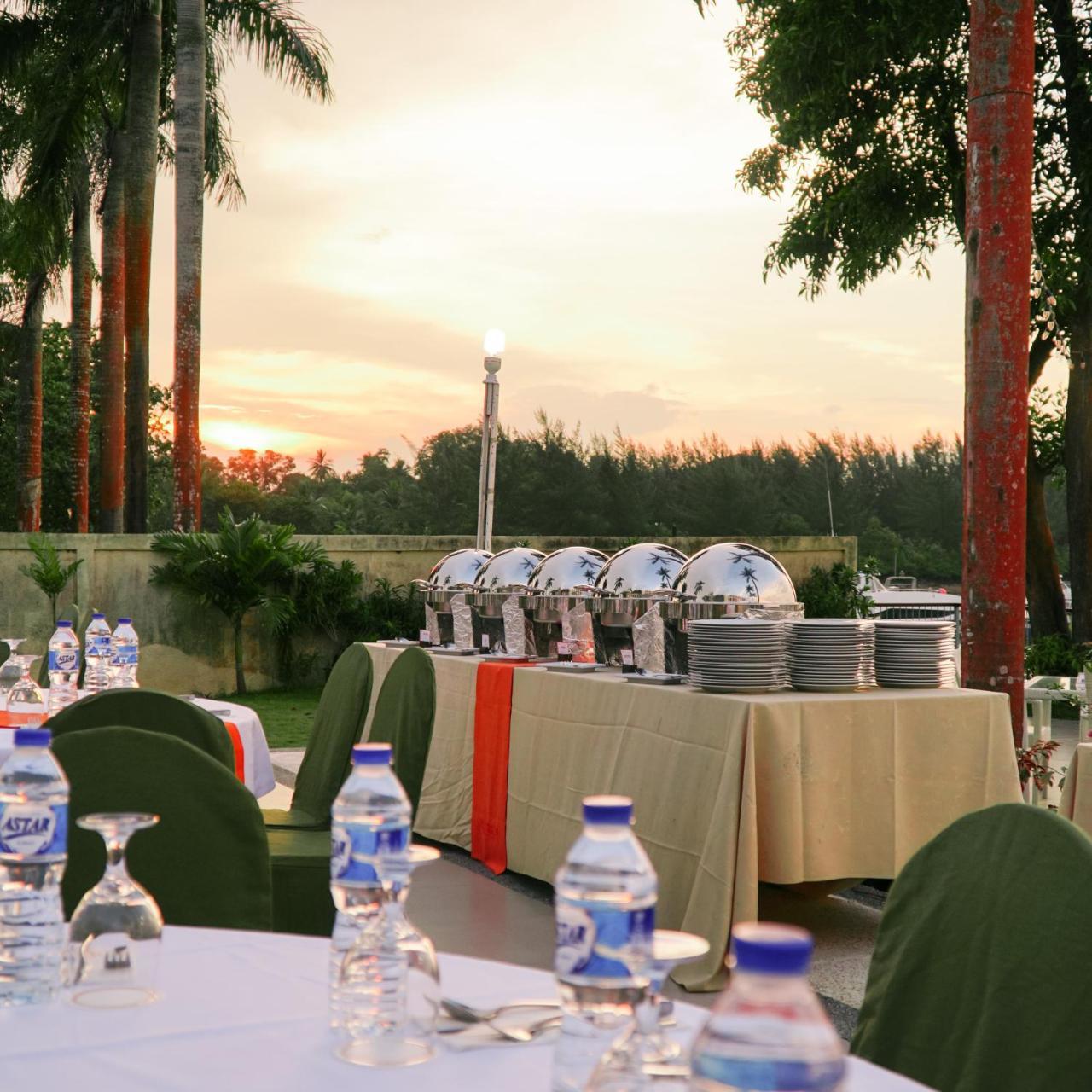 Harris Resort Batam Waterfront Sekupang Εξωτερικό φωτογραφία