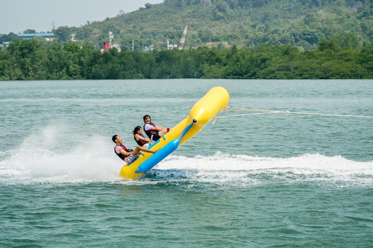 Harris Resort Batam Waterfront Sekupang Εξωτερικό φωτογραφία