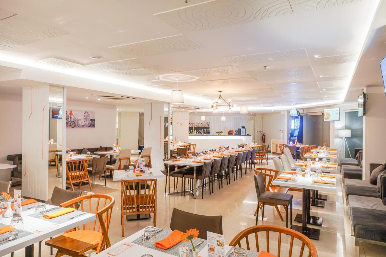 Harris Resort Batam Waterfront Sekupang Εξωτερικό φωτογραφία