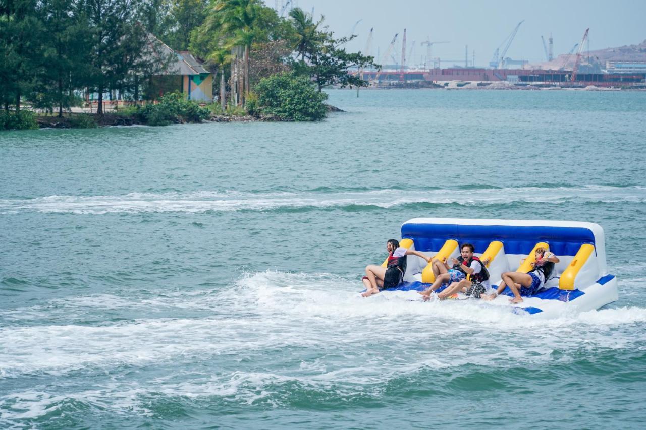 Harris Resort Batam Waterfront Sekupang Εξωτερικό φωτογραφία