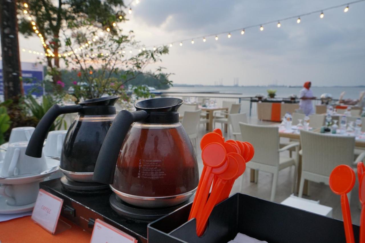 Harris Resort Batam Waterfront Sekupang Εξωτερικό φωτογραφία