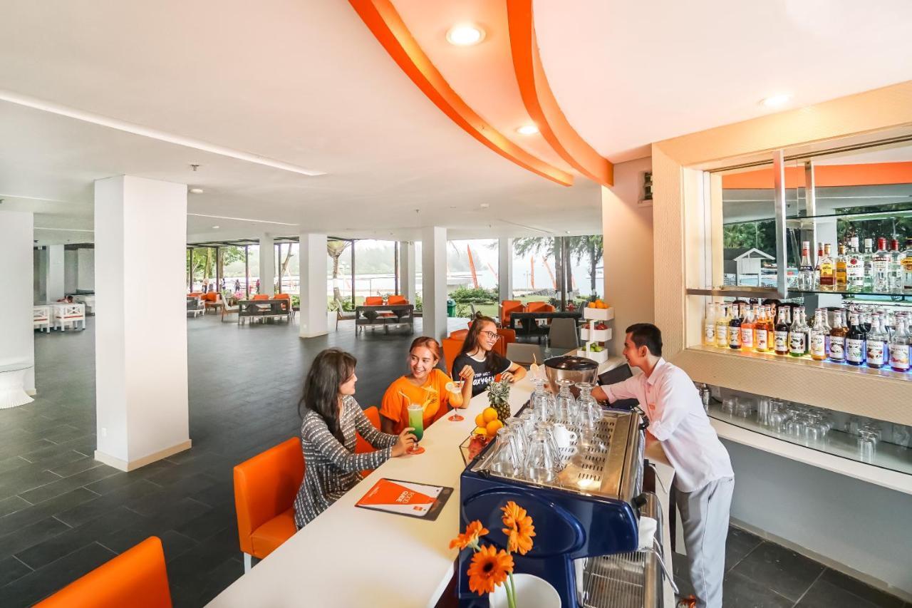 Harris Resort Batam Waterfront Sekupang Εξωτερικό φωτογραφία