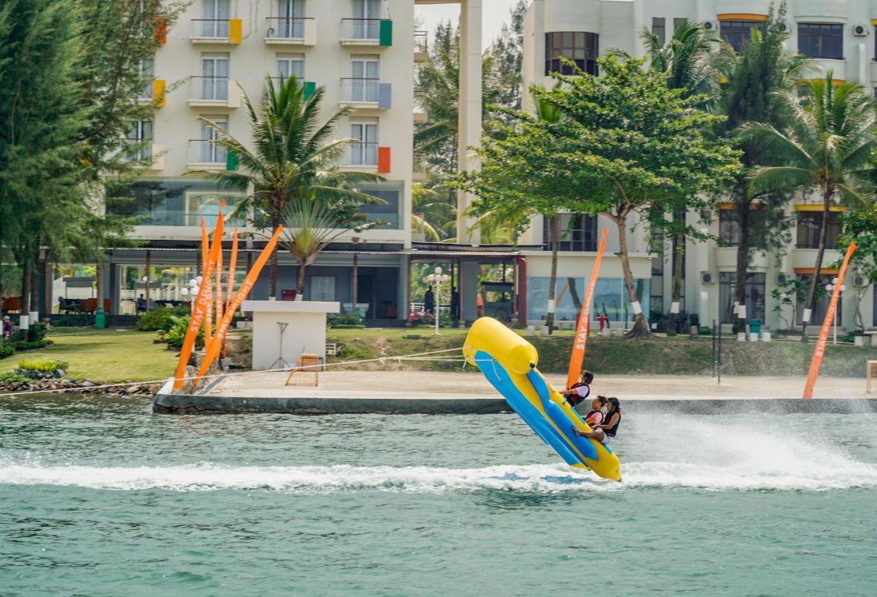 Harris Resort Batam Waterfront Sekupang Εξωτερικό φωτογραφία